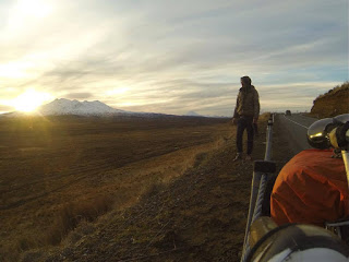Jul&Gaux SerialHikers autostop hitchhiking aventure adventure alternative travel voyage volontariat volonteering bike axel