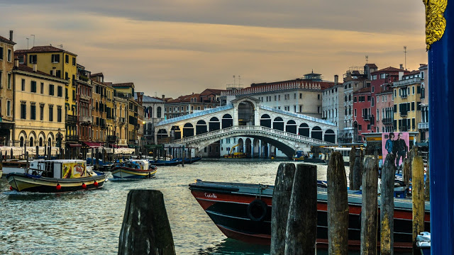 SerialHikers stop autostop world monde tour hitchhiking aventure adventure alternative travel voyage sans avion no fly italie italy venise rialto ponte bridge pont