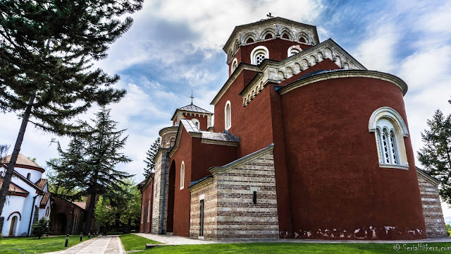 Jul&Gaux SerialHikers autostop hitchhiking aventure adventure alternative travel voyage volontariat volonteering serbia monastry