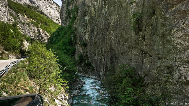 SerialHikers stop autostop world monde tour hitchhiking aventure adventure alternative travel voyage sans avion no fly kosovo rugova canyon gorges