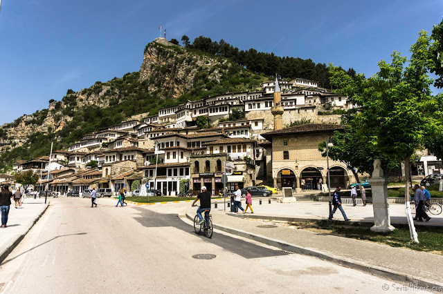 Jul&Gaux SerialHikers autostop hitchhiking aventure adventure alternative travel voyage volontariat volonteering berat albania