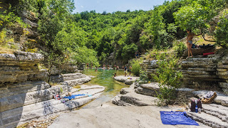 Jul&Gaux SerialHikers autostop hitchhiking aventure adventure alternative travel voyage volontariat volonteering zagori pool natural piscine naturelle grece greece