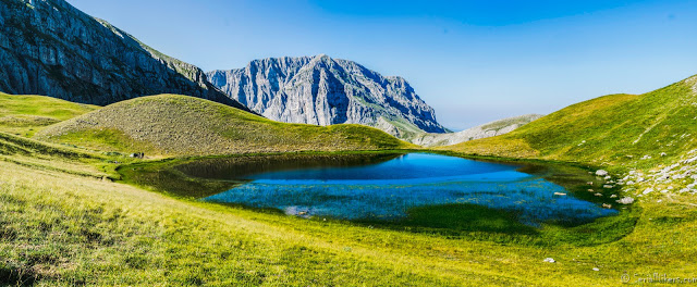 Jul&Gaux SerialHikers autostop hitchhiking aventure adventure alternative travel voyage volontariat volonteering lake lac dragon zagori mountains montagnes hiking trek randonnee