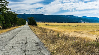 Jul&Gaux SerialHikers autostop hitchhiking aventure adventure alternative travel voyage volontariat volonteering bulgaria bulgarie Bouzloudja Buzludzha communiste urbex exploration abandonne