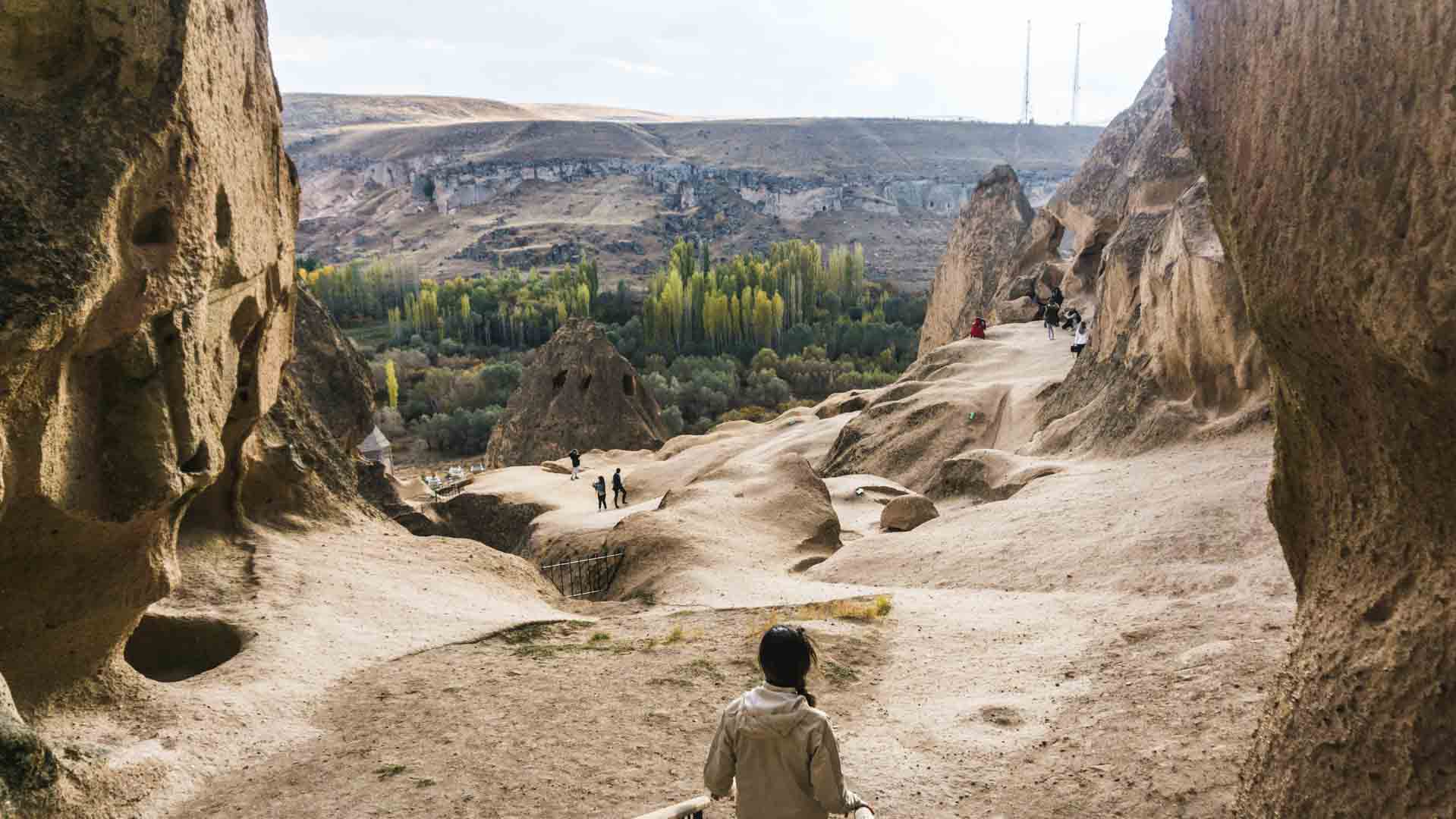 Cappadocia cappadoce turquie turkey serialhikers jul et gaux autostop volontariat hitchhiking world tour volonteering adventure aventure selime monastry monastère