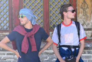 SerialHikers stop autostop world monde tour hitchhiking aventure adventure alternative travel voyage sans avion no fly auteur Clement Raph