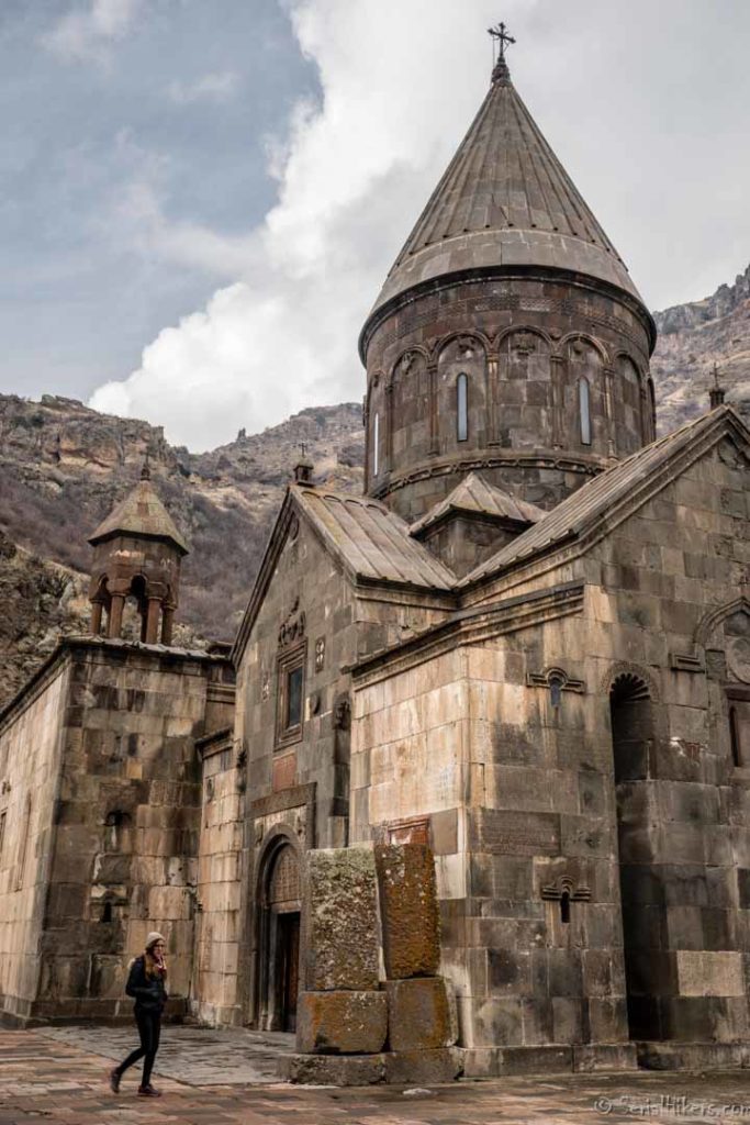 backpacking Jul&Gaux SerialHikers autostop hitchhiking aventure adventure alternative travel voyage volontariat volonteering caucase armenia armenie Geghard monastery monastère