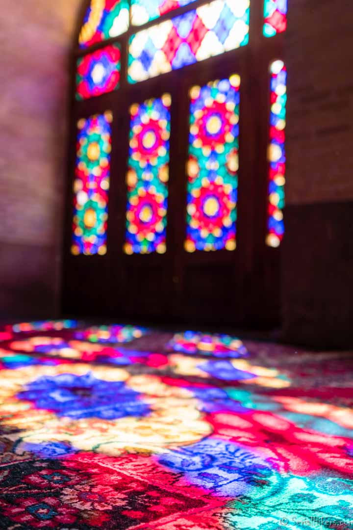 SerialHikers stop autostop world monde tour hitchhiking aventure adventure alternative travel voyage sans avion no fly Iran Chiraz Shiraz pink mosque mosquée rose choc culturel