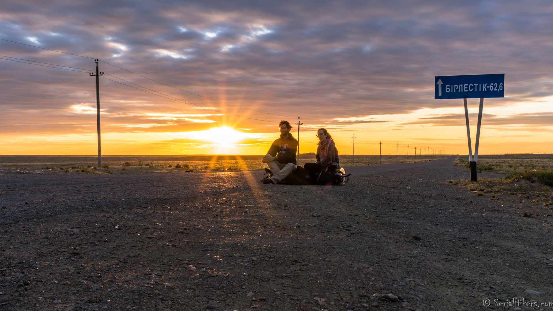 SerialHikers stop autostop world monde tour hitchhiking aventure adventure alternative travel voyage sans avion no fly Kazakhstan Aralsk