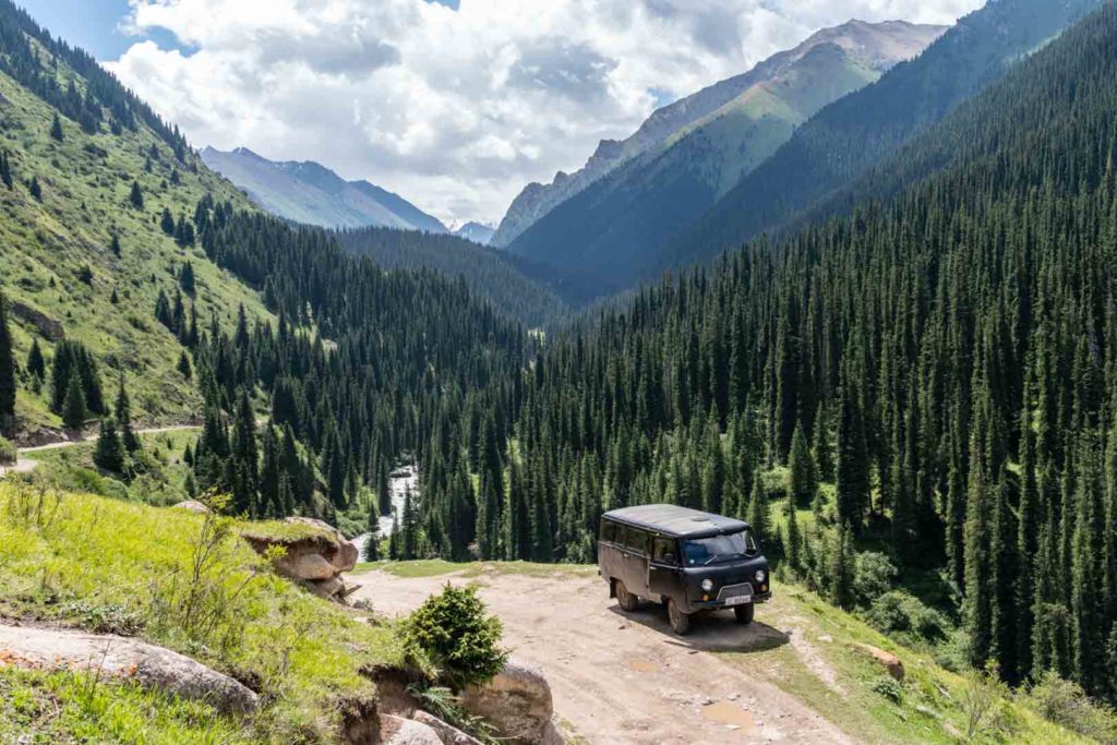 SerialHikers stop autostop world monde tour hitchhiking aventure adventure alternative travel voyage sans avion no fly kirghizistan kyrgyzstan ala kul lake lac randonnée hike