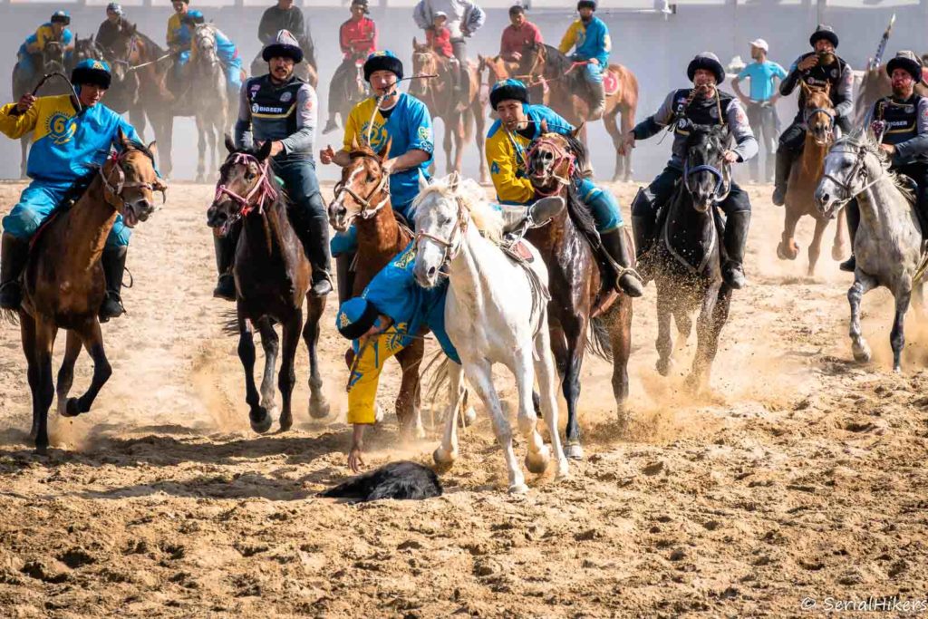 World Nomad Games Kirghizstan jeux mondieuax backpacking Jul&Gaux SerialHikers autostop hitchhiking aventure adventure alternative travel voyage volontariat volonteering Kyrgyzstan horse cheveaux camping
