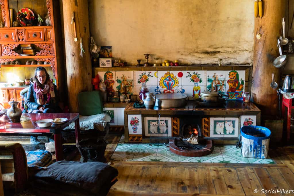 SerialHikers stop autostop world monde tour hitchhiking aventure adventure alternative travel voyage sans avion no fly china chine sichuan litang village tibetain tibetan house