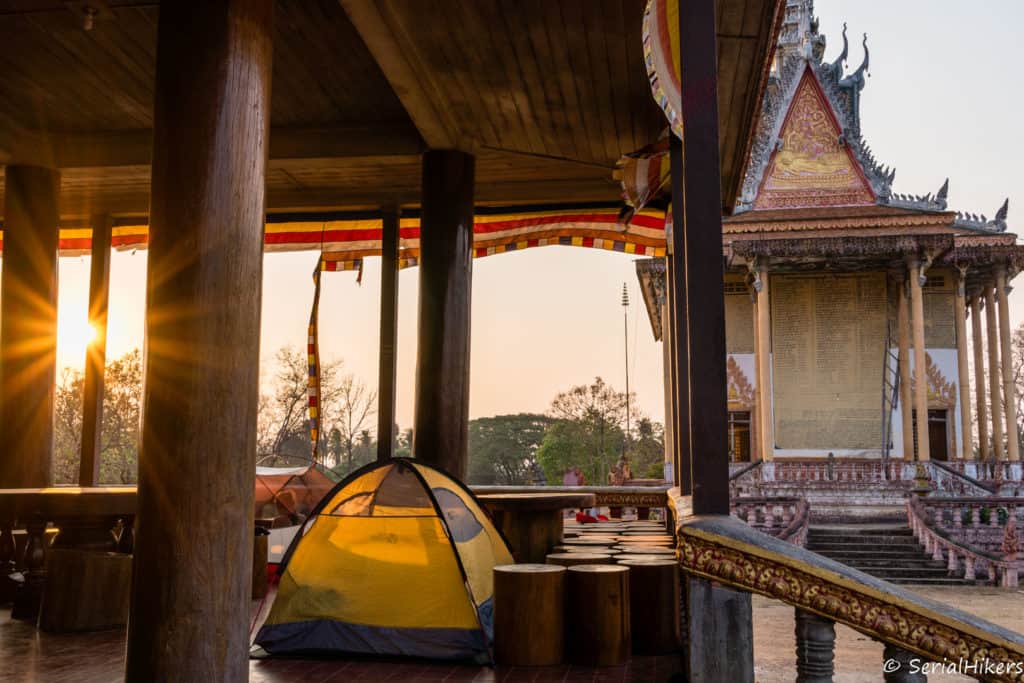 SerialHikers stop autostop world monde tour hitchhiking aventure adventure alternative travel voyage sans avion no fly cambodge cambodia temple tente camping