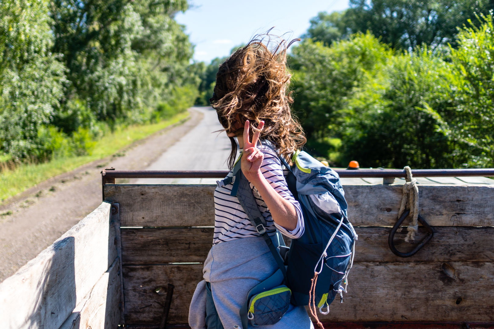 Hitchhiking guide: our tips to easily get a lift! – SerialHikers