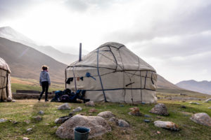 SerialHikers stop autostop world monde tour hitchhiking aventure adventure alternative travel voyage sans avion no fly Kyrgyzstan Kirghizistan roadtrip Kyol Ukyok yourte yurt