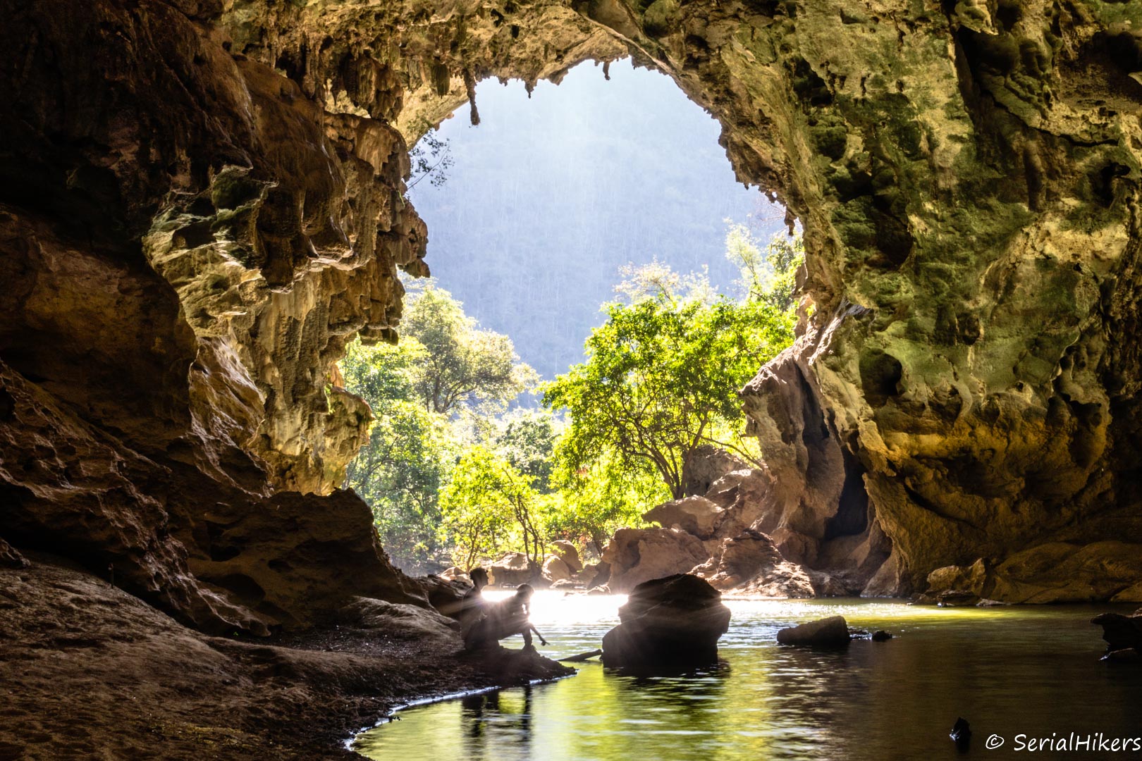 SerialHikers stop autostop world monde tour hitchhiking aventure adventure alternative travel voyage sans avion no fly Laos Mahaxay boucle Thakhek loop