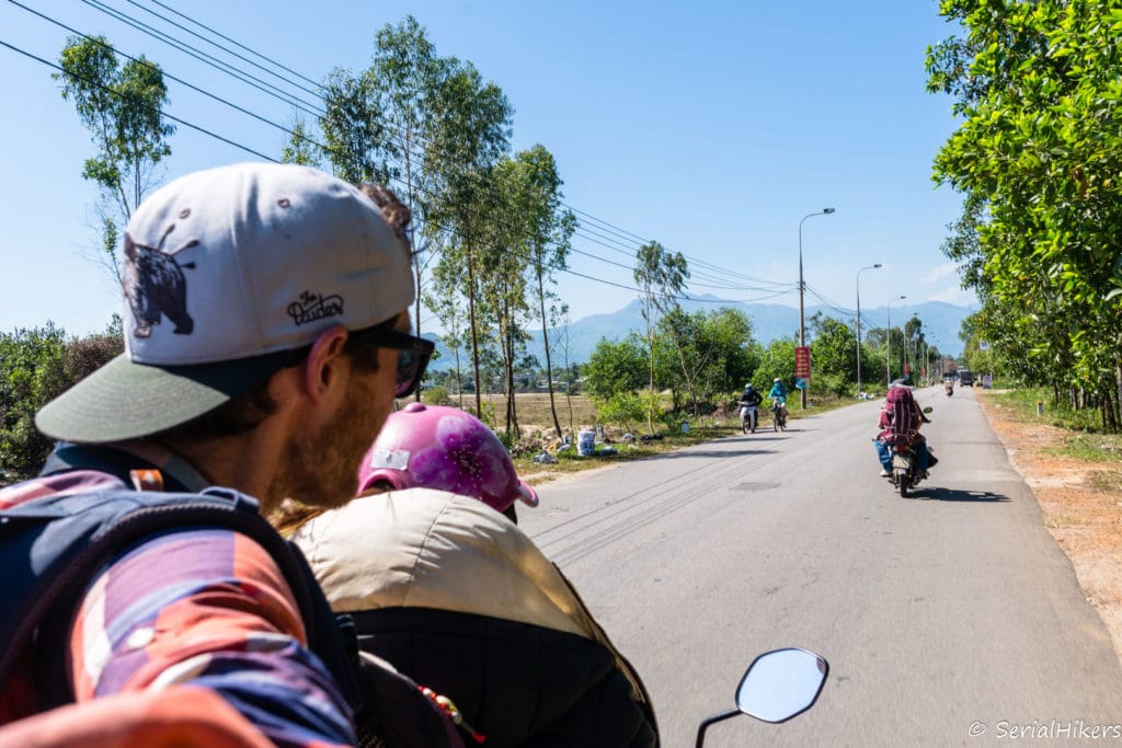backpacking Jul&Gaux SerialHikers stop autostop world tour hitchhiking aventure adventure alternative travel voyage volontariat volonteering Vietnam moto motostop trois ans
